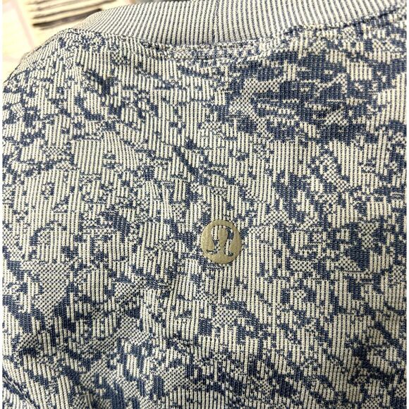 EUC Lululemon Swiftly Breathe Long Sleeve Shirt Blue Pattern Women’s Size 6 Run - Picture 10 of 10